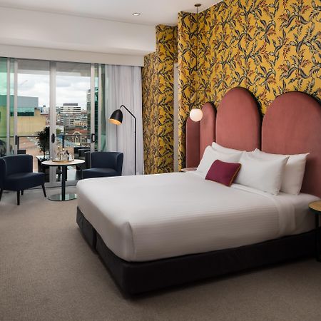Ovolo The Valley Brisbane Buitenkant foto A room at the hotel