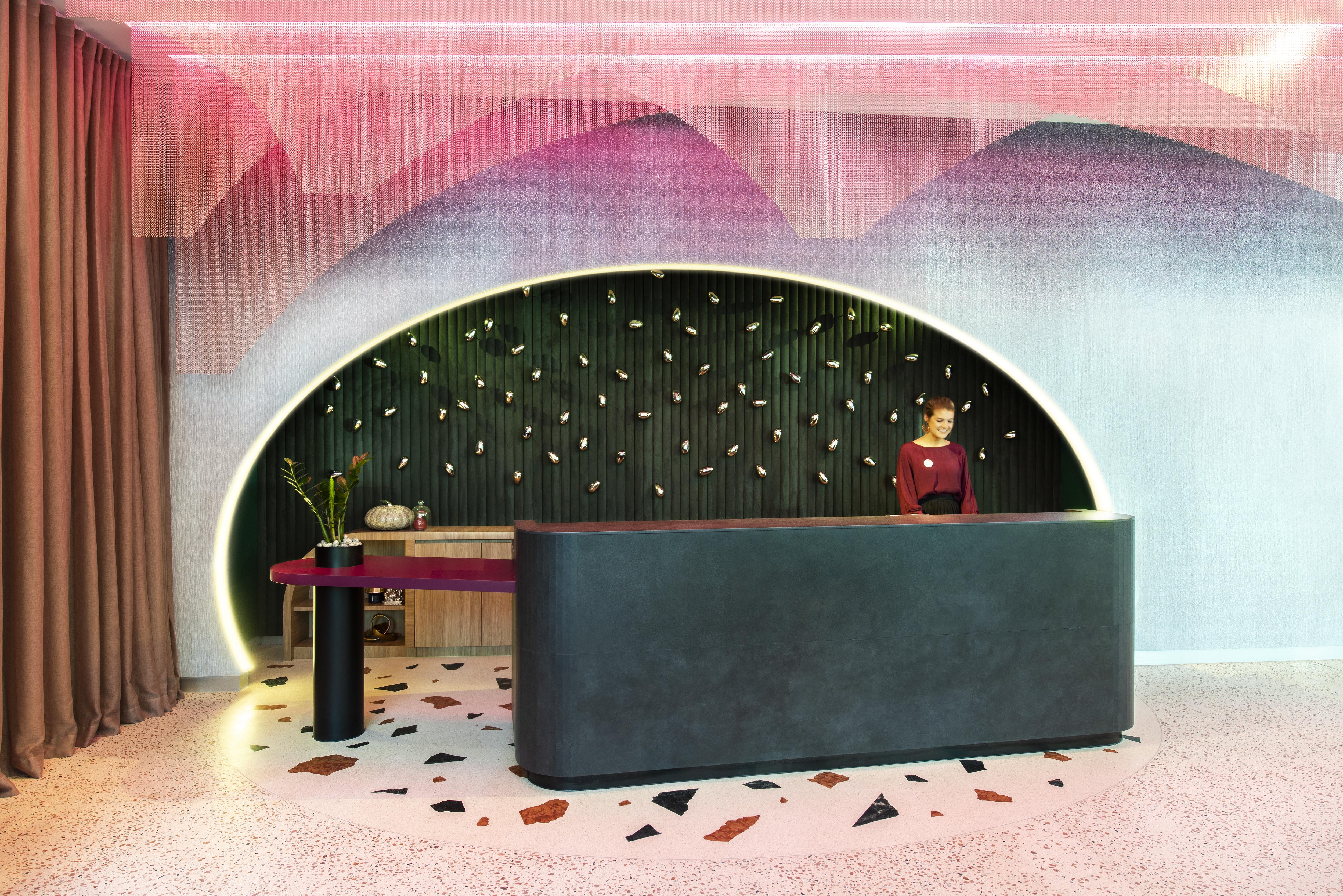 Ovolo The Valley Brisbane Buitenkant foto The reception desk at the hotel