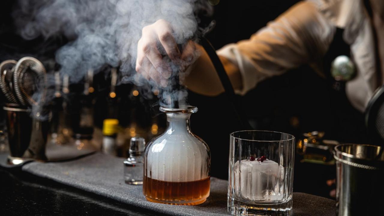 Ovolo The Valley Brisbane Buitenkant foto Smoke being used in a cocktail