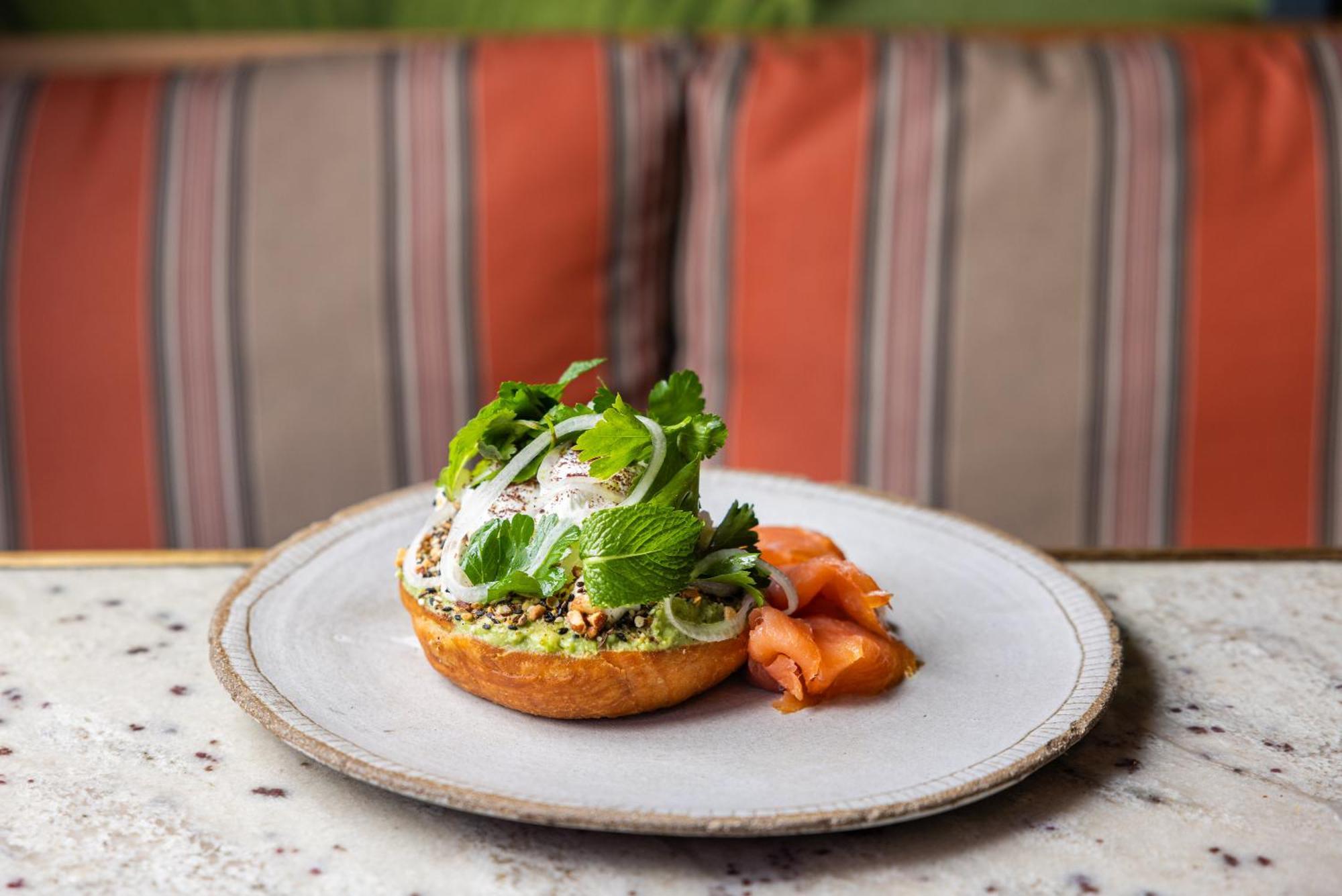 Ovolo The Valley Brisbane Buitenkant foto Avocado and salmon bagel