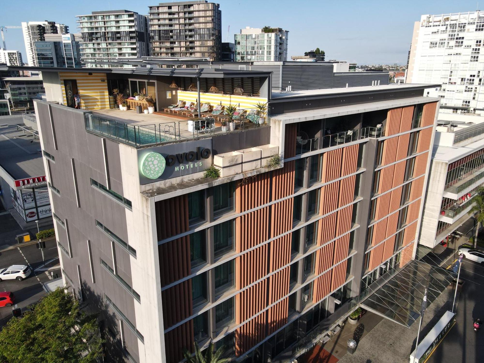 Ovolo The Valley Brisbane Buitenkant foto The Hotel's rooftop pool