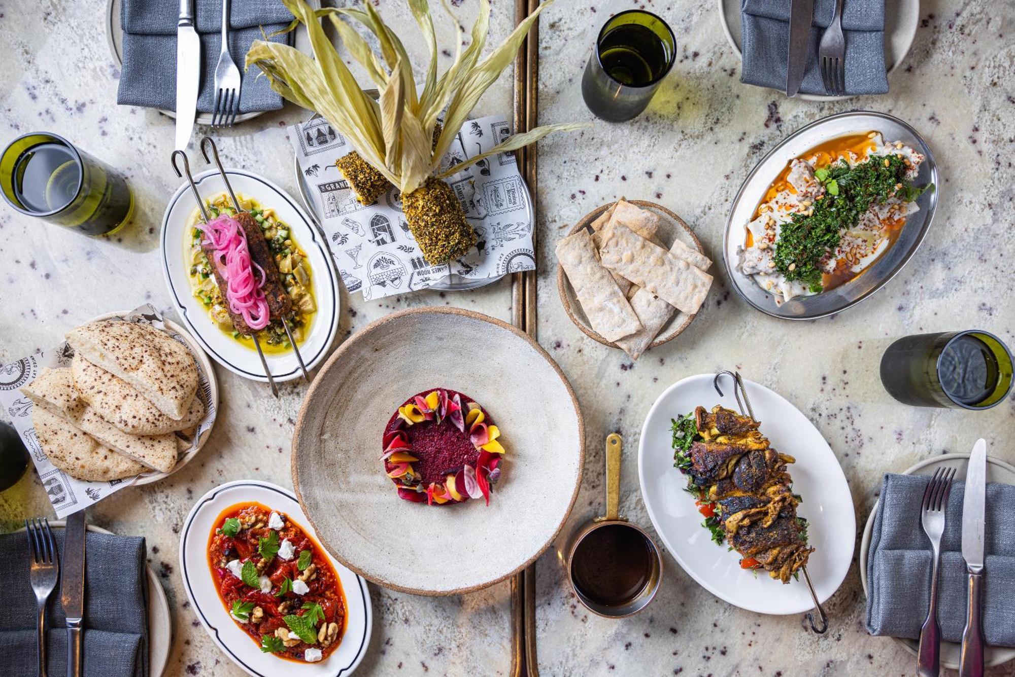 Ovolo The Valley Brisbane Buitenkant foto Dishes at the restaurant