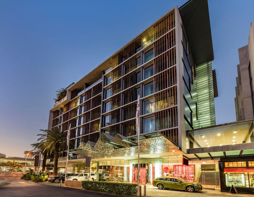 Ovolo The Valley Brisbane Buitenkant foto The hotel at night