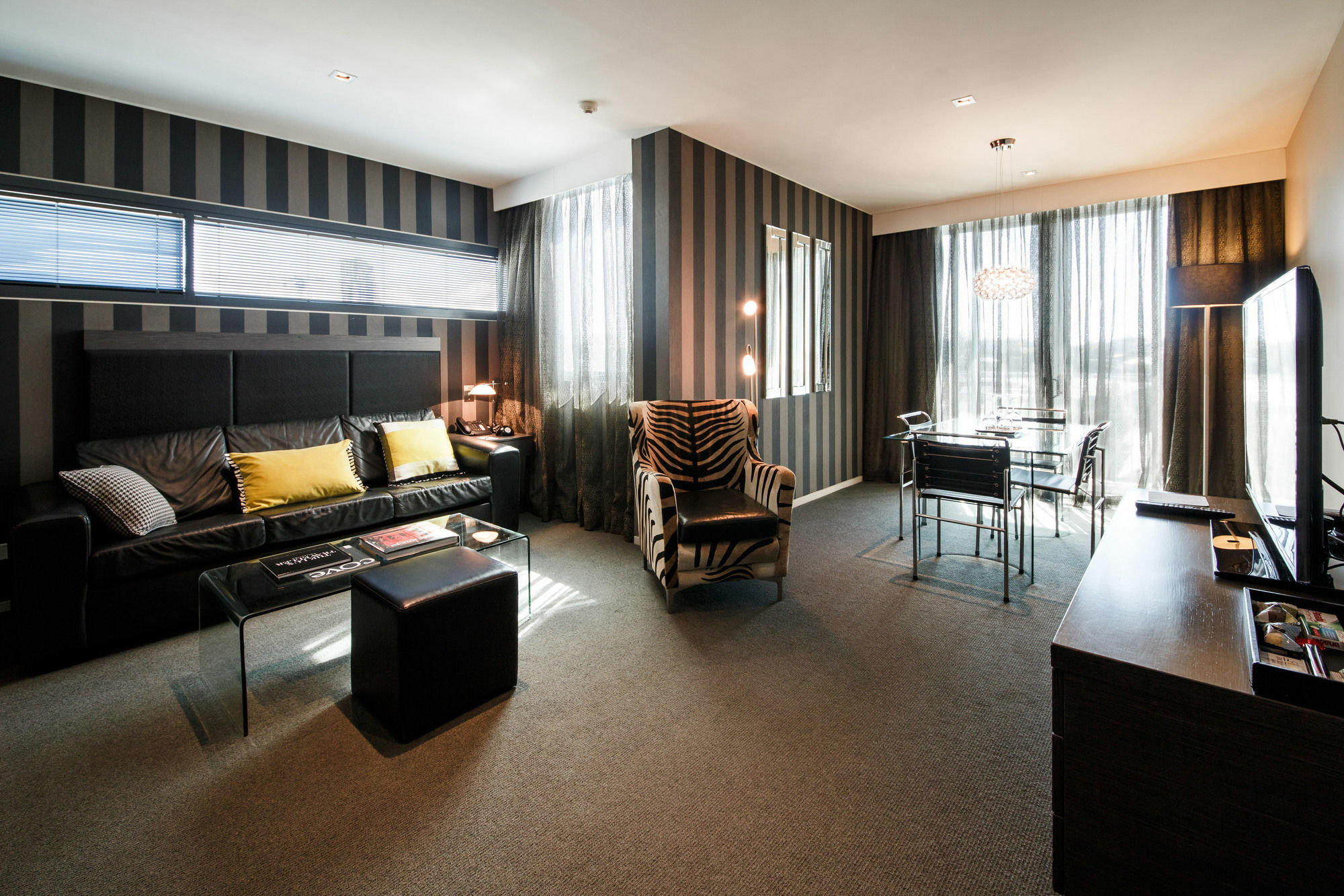 Ovolo The Valley Brisbane Buitenkant foto A suite at the hotel