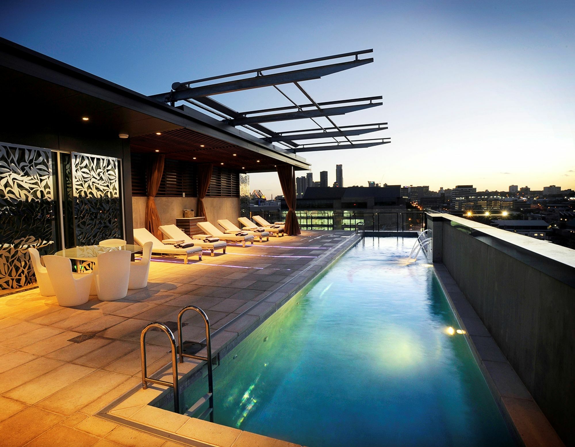 Ovolo The Valley Brisbane Buitenkant foto Rooftop pool at the hotel